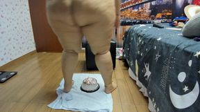 Kristen Hill BBW smashing cake with my ass