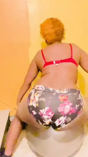 WILD CRAZY GOOD EBONY TWERK (Name - Alliyah Alecia Scott)