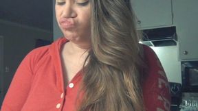 Lip Smelling Doing The Dishes (MP4) ~ MissDias Playground