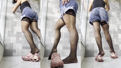 Imagine how tight these muscle legs smother your face