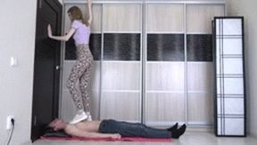 Christina - sneakers trampling 4K