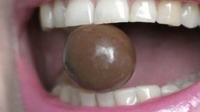 You are chewing chocolate balls MP4 HD 720p
