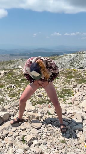 Farmgirl pis compilation 3: Balkan edition