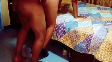 Metela ahí Papacito! Que rico amor! cojiendo a Cuñada en Real casero! Orinando!