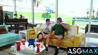 A man with muscles seduces his stepfather to fuck with him