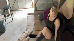 Jeanette is stuck MP4