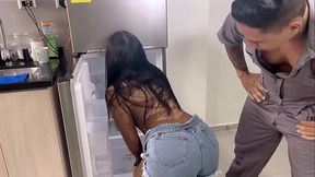 I CONVINCE THE ELECTRICIAN TO FUCK ME REALLY GOOD BEFORE HE LEAVES - DILAN CLAVIJO AND CAMILA HENAO