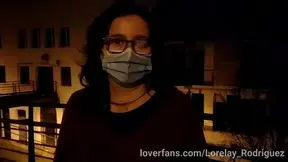 Suscríbete a mi canal por sólo 5€ y mira cómo y enseño las tetas y el culo en plena calle