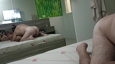 Comendo cliente do rabo grande e guloso