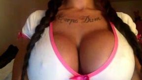That's the biggest rack I've ever seen and those huge fake tits are so yummy