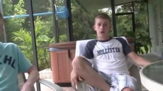 Hausgemachte Amateur-Schwule nehmen ungeschützten Creampie tief in sich auf