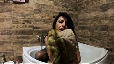 MILF in ripped pantyhose pees in bathtub while talking dirty to her