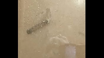En la ducha desnudo