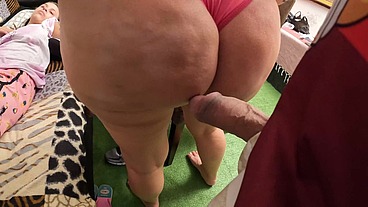 Estava fazendo uma tatuagem e o safado querendo me fuder