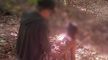 Esposa novinha dando para desconhecido na trilha de 4
