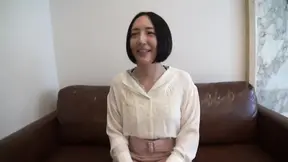 Pure-looking beautiful married woman Shiho gives a sensual blowjob in