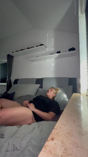 Blonde milf gets it intense and hot to orgasm watches and also cums