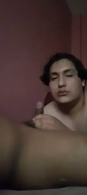 MAMADA RICA A PAISANITO DE 24 AÑOS, le mamo la verga a mi amigo GAY aprovechando que vino a mi casa.