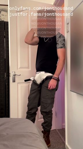 Str8 roommate in from the pub, cums in my room horny af