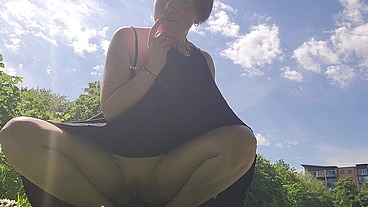 Enjoying this glorious sunny weather and the breeze on my cunt ️?