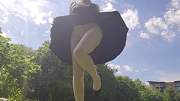 Enjoying this glorious sunny weather and the breeze on my cunt ️?