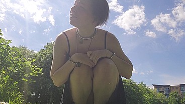 Enjoying this glorious sunny weather and the breeze on my cunt ️?