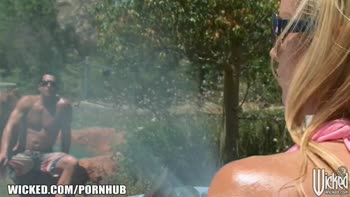 Jessie Rogers' Wild Car Wash Rendezvous: Big Dick, Rough Sex, and Bubble Butt Bliss