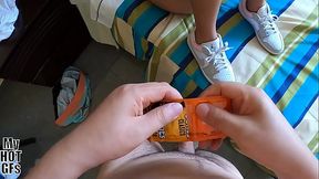 Me quit&eacute_ el cond&oacute_n y la prostituta recibe todo el semen dentro.