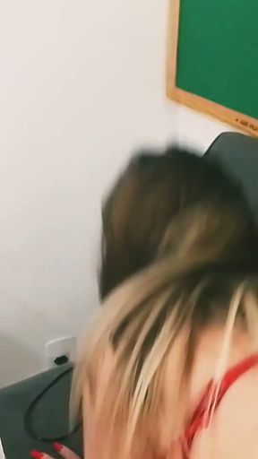 Professora se exibe para diretor   Clip 1