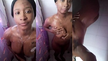modelo webcam se ducha para su amante