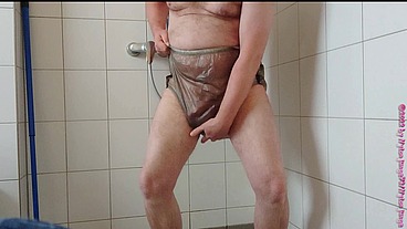 Inkontinenz-Test von Nylonjunge 3 ** Gummihose **