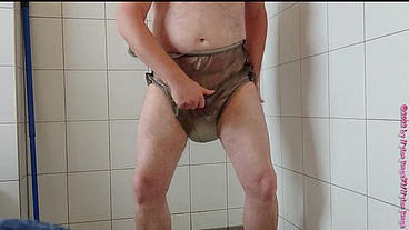 Inkontinenz-Test von Nylonjunge 3 ** Gummihose **