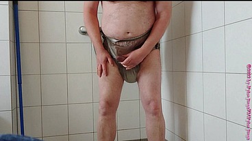 Inkontinenz-Test von Nylonjunge 3 ** Gummihose **