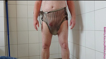 Inkontinenz-Test von Nylonjunge 3 ** Gummihose **