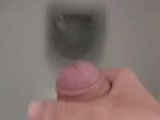 Mi scuoto le palle nel cesso