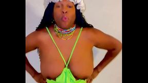 HAPPY TITTY TUESDAY!#TittyTuesday #TeaseTuesday #Ebonytitties #Nobra #Bigblacktitties #Transtitties #Blacktrans #Ebonytra...