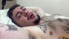 novinho tatuado da rola rosa fudeu o novinho tatuado do cu rosa