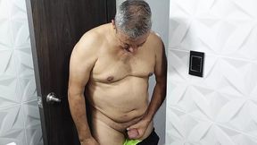 Stepfather&#039;s Cock Gets Hard When He Sees His Stepdaughter&#039;s Naked Body in the Shower
