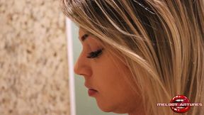 loiraca melody antunes gozando muito dentro da banheira do motel!