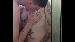 Eu ajudo minha vizinha com seu banho no pelo