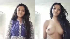 Saggy boro dudh dekhalo kochi meye MMS video clip