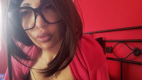 ti so ipnotizzare col potere della fica e le bestemmie- hot italian mistress middle finger