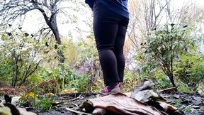 Curvy mature stepmom pees in public while squatting