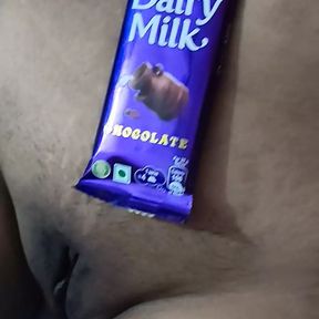 Bhabhi ki chut me chocolate