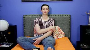 Sweet Twink Holden Ross Slides In A Dildo In His Juicy Ass