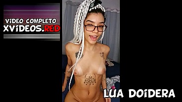 Lua Doidera brincando sozinha em casa ate gozar com brinquedinho novo