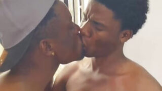 Musta, kolmen kimppa, ilman satulaa, isä, kuplapeppu, kupla – amatöörinuoret jätkät, iso musta kulli naivat anaalisesti