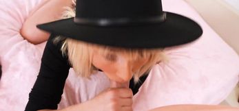 Stepsis Jessie Saint sucked stepbrothers cock befo