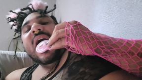 My mind can only think of making my pussy cum
