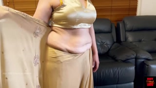 Sexy Indian Wife’s Stunning Saree Striptease
